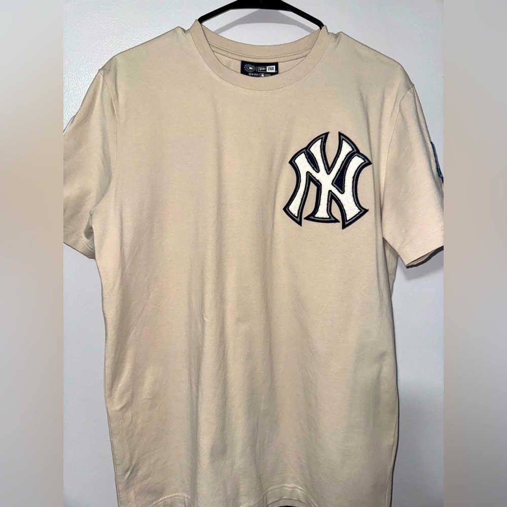 New York Yankees T-Shirt with 2009 World Series patch by New Era